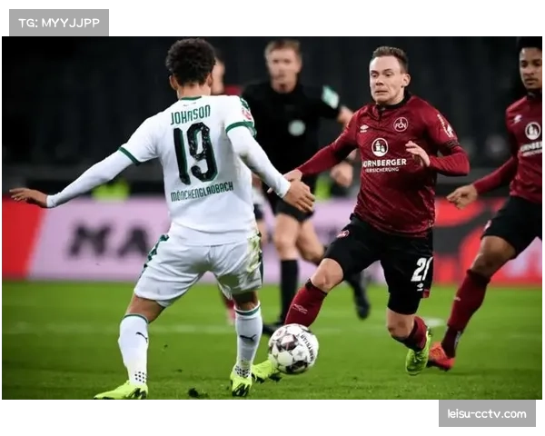 镜头下:柏林赫塔球迷在市政厅前集会,呼吁俱乐部改革